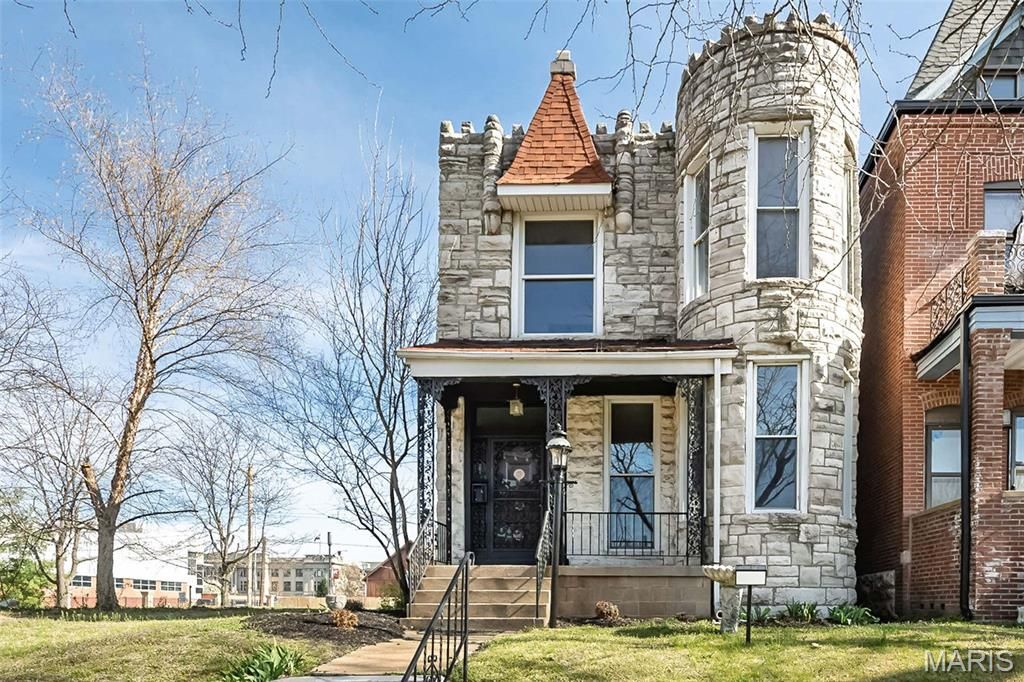 4371 W Belle Place, St Louis, MO 63108