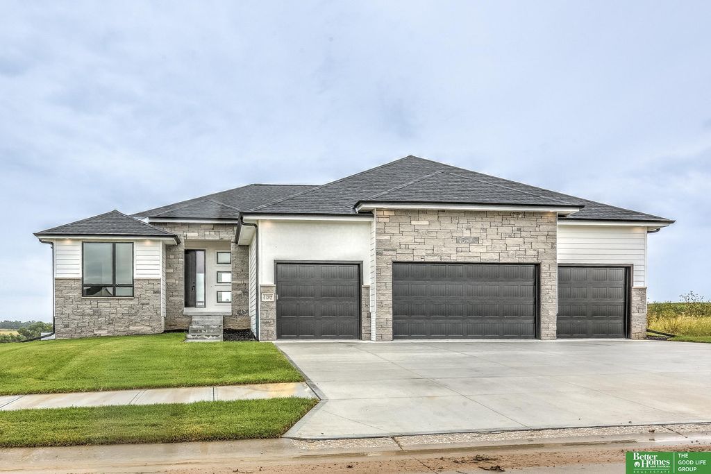 5709 N 195th Street, Elkhorn, NE 68022