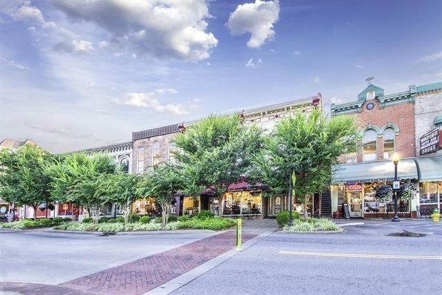 1296 Cottage Dr, Gallatin, TN 37066