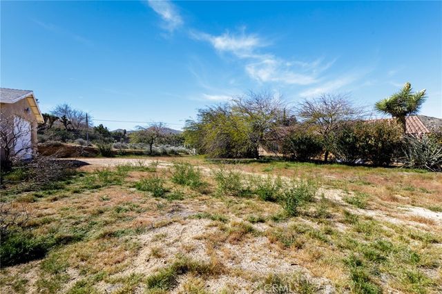 8444 Acoma Trail, Yucca Valley, CA 92284