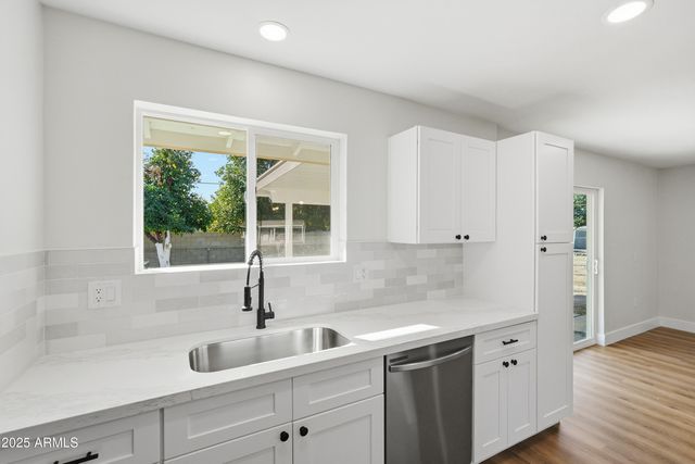 10537 W LA JOLLA Drive, Sun City, AZ 85351