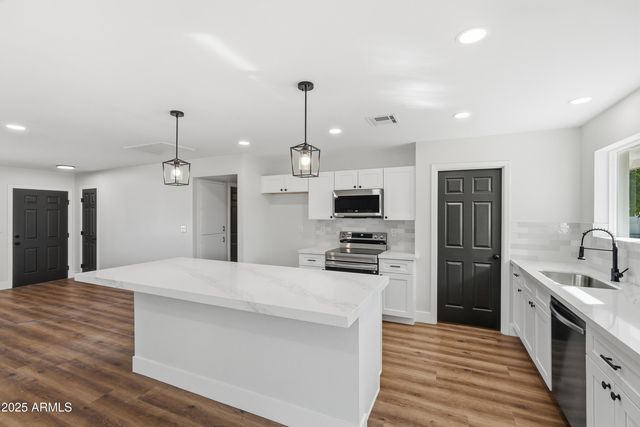 10537 W LA JOLLA Drive, Sun City, AZ 85351