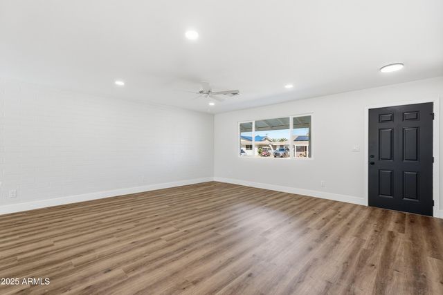 10537 W LA JOLLA Drive, Sun City, AZ 85351