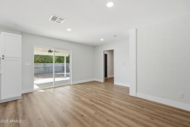 10537 W LA JOLLA Drive, Sun City, AZ 85351