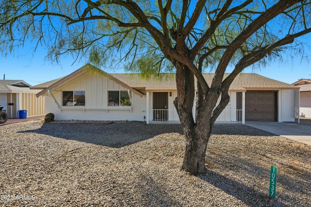 10537 W LA JOLLA Drive, Sun City, AZ 85351