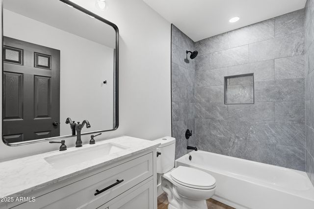 10537 W LA JOLLA Drive, Sun City, AZ 85351