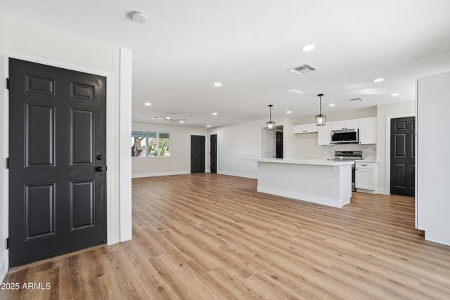 10537 W LA JOLLA Drive, Sun City, AZ 85351