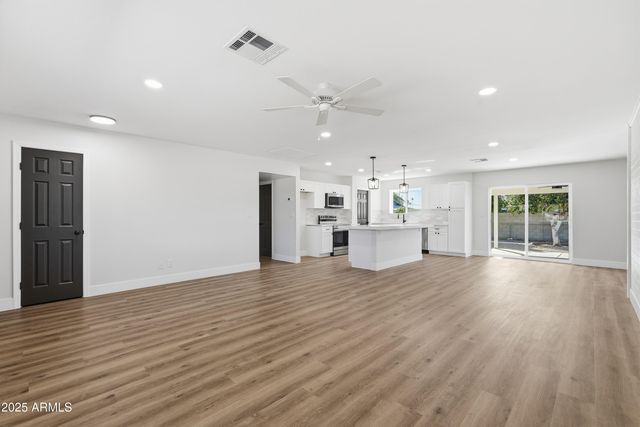 10537 W LA JOLLA Drive, Sun City, AZ 85351