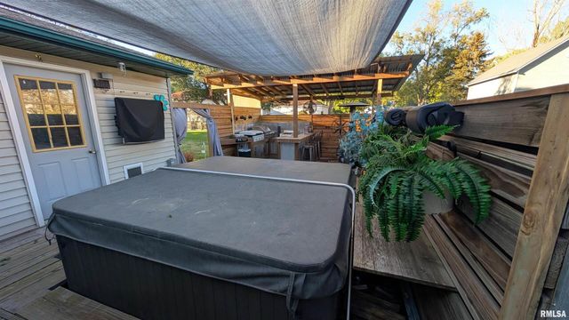 522 N STATE Street, Geneseo, IL 61254