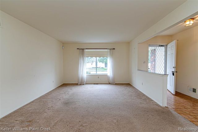 31980 Mark Adam Lange 12, Warren, MI 48093