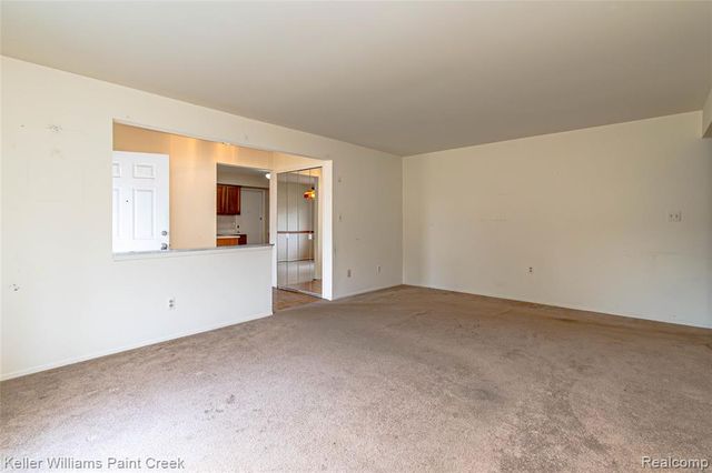 31980 Mark Adam Lange 12, Warren, MI 48093
