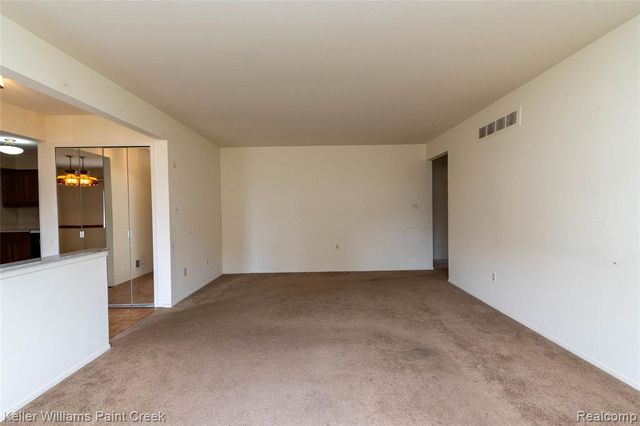 31980 Mark Adam Lange 12, Warren, MI 48093