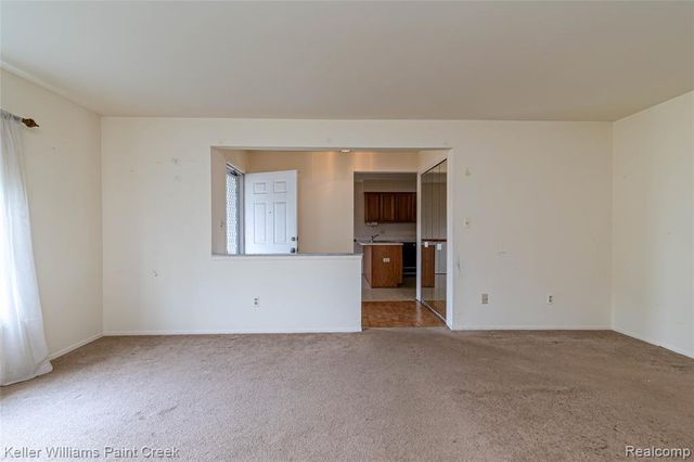31980 Mark Adam Lange 12, Warren, MI 48093