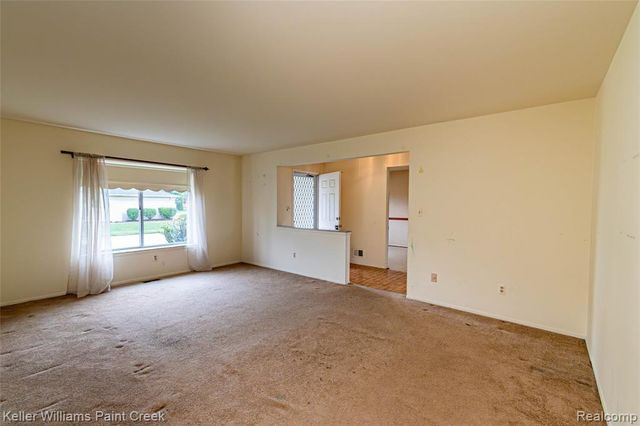 31980 Mark Adam Lange 12, Warren, MI 48093