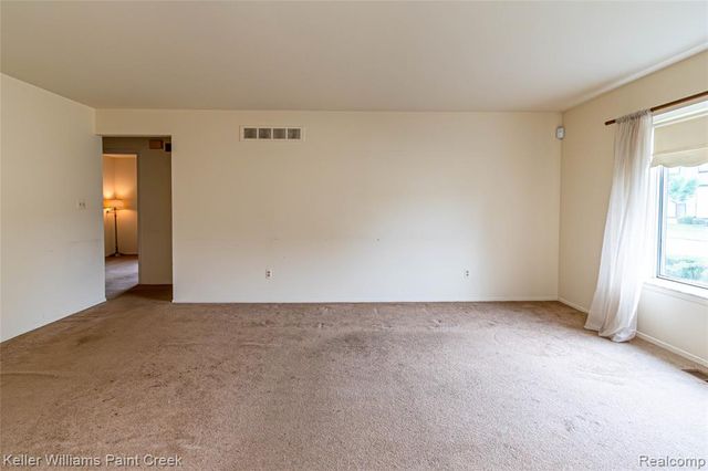 31980 Mark Adam Lange 12, Warren, MI 48093