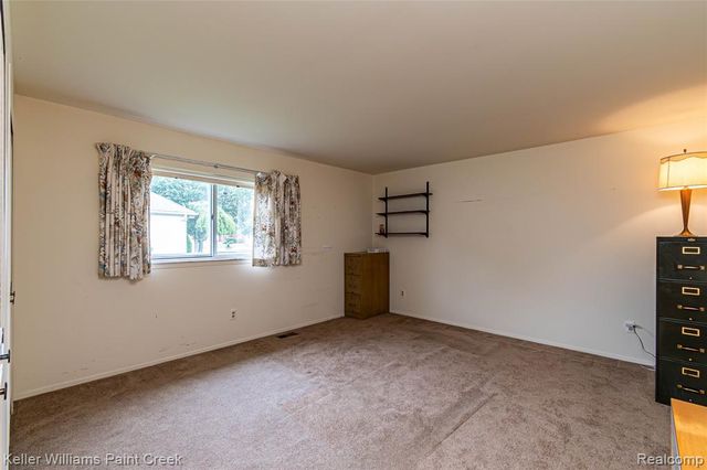 31980 Mark Adam Lange 12, Warren, MI 48093