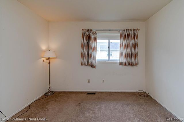 31980 Mark Adam Lange 12, Warren, MI 48093