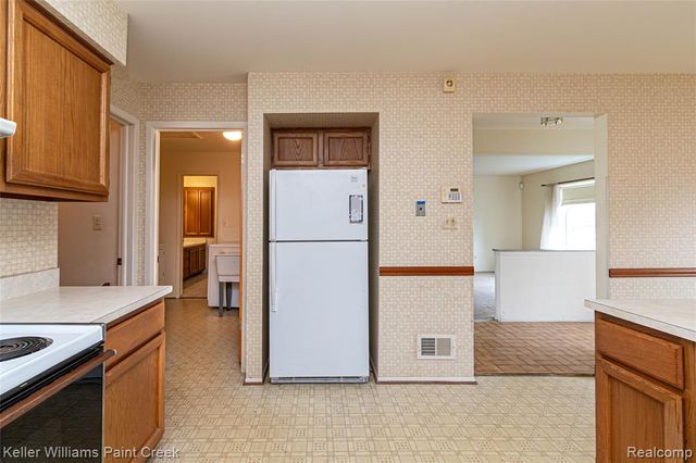 31980 Mark Adam Lange 12, Warren, MI 48093