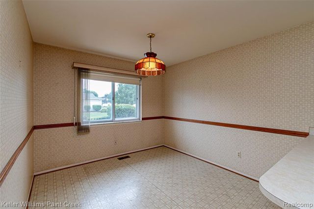 31980 Mark Adam Lange 12, Warren, MI 48093