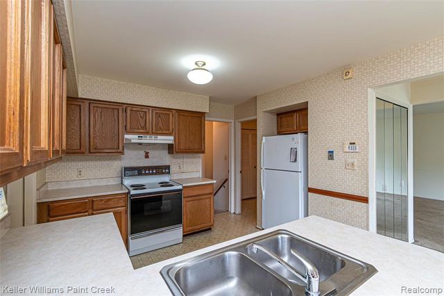 31980 Mark Adam Lange 12, Warren, MI 48093