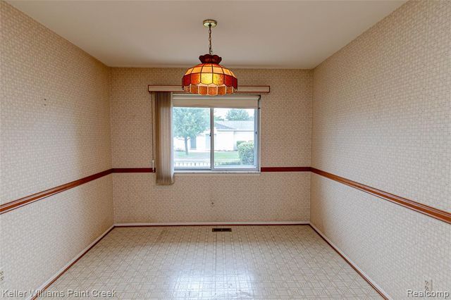 31980 Mark Adam Lange 12, Warren, MI 48093