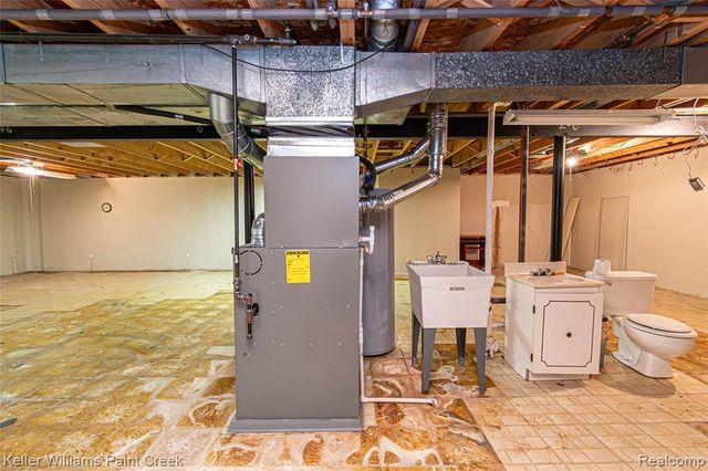 31980 Mark Adam Lange 12, Warren, MI 48093