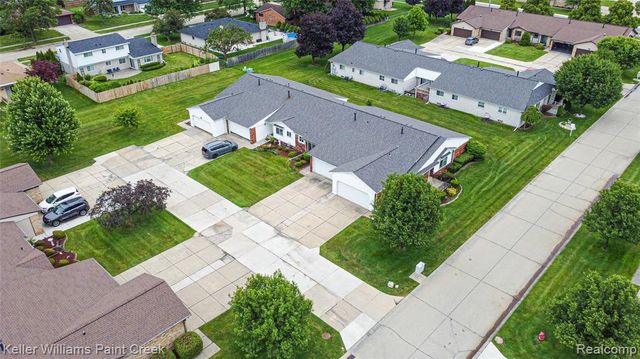 31980 Mark Adam Lange 12, Warren, MI 48093
