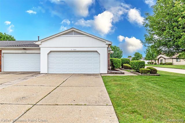 31980 Mark Adam Lange 12, Warren, MI 48093