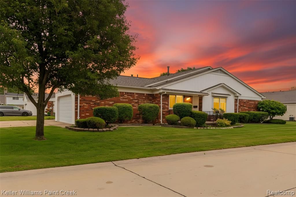 31980 Mark Adam Lange 12, Warren, MI 48093