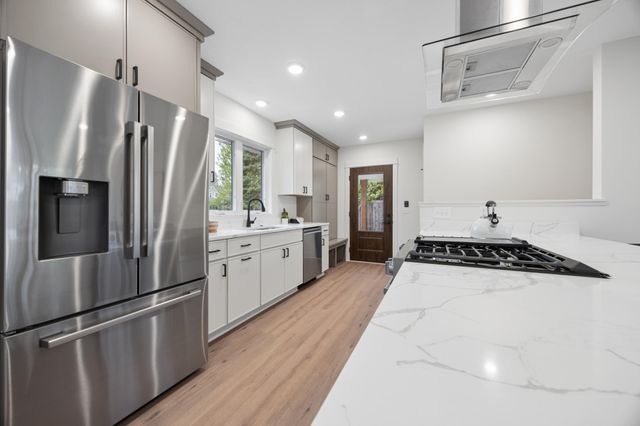 125 Oakwood Road, Hopkins, MN 55343