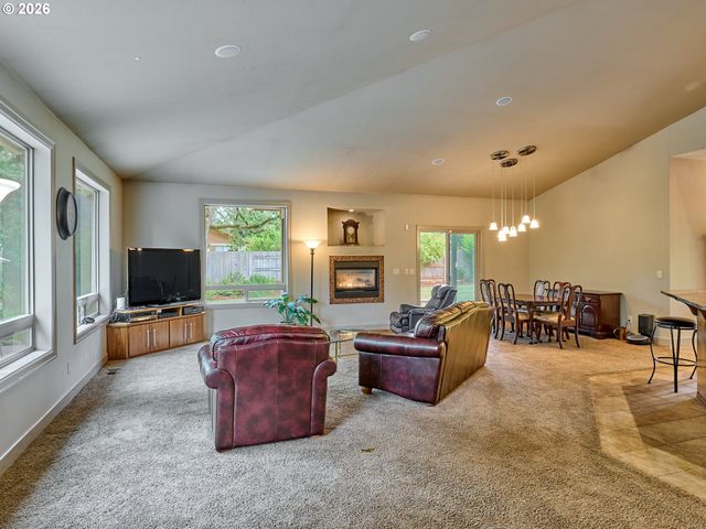 15729 BLUE HERON Way Ne, Silverton, OR 97381