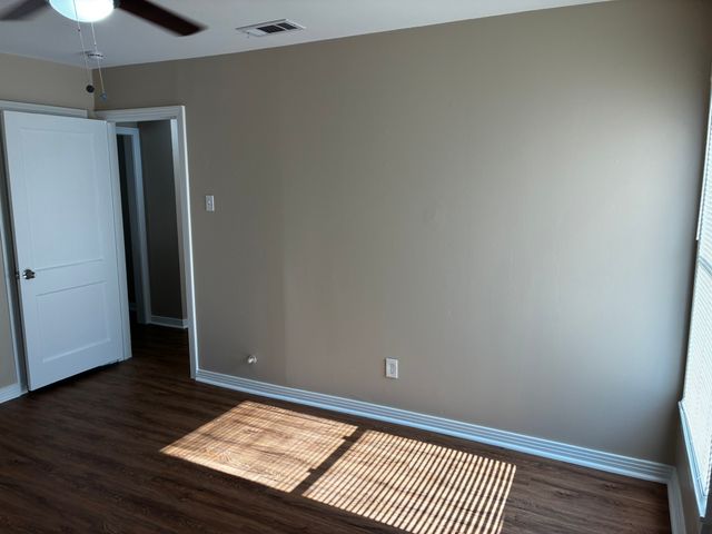 319 E Holley Street, Mesquite, TX 75149