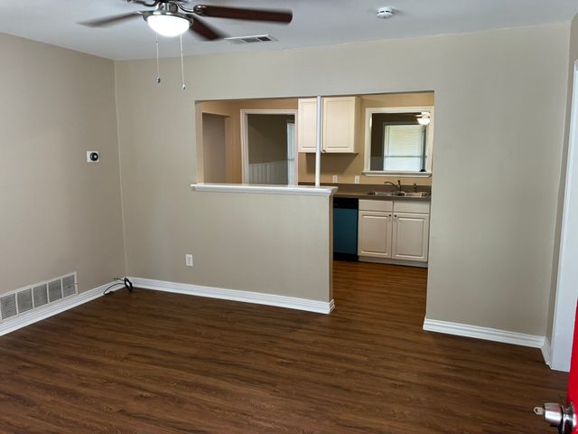 319 E Holley Street, Mesquite, TX 75149