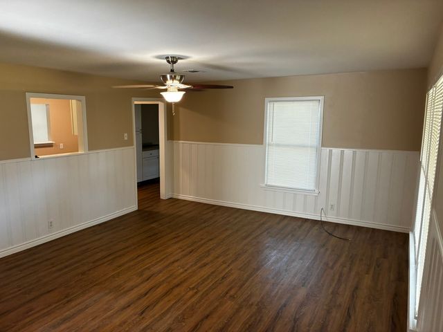 319 E Holley Street, Mesquite, TX 75149