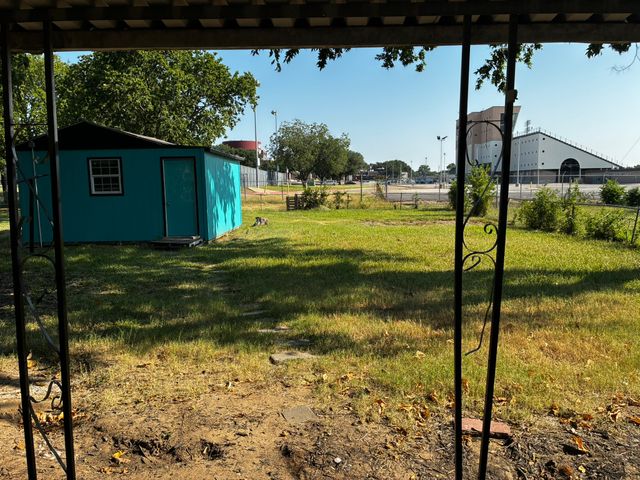 319 E Holley Street, Mesquite, TX 75149