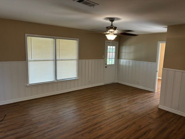319 E Holley Street, Mesquite, TX 75149