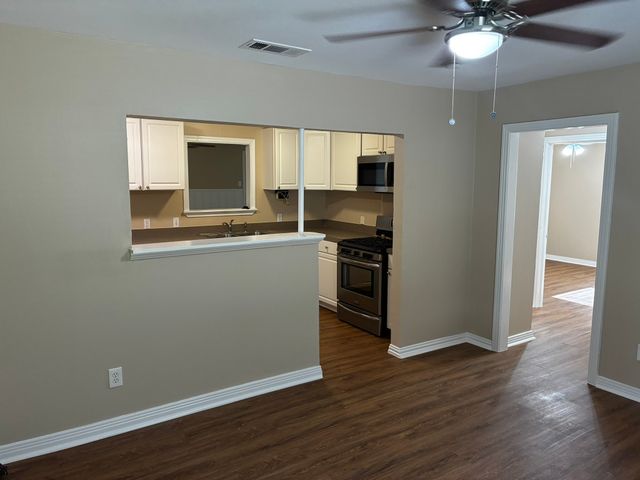 319 E Holley Street, Mesquite, TX 75149