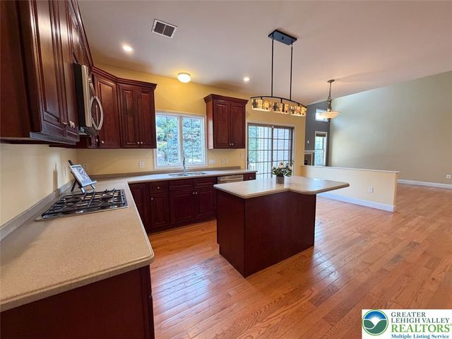 448 East Beil Avenue, Upper Nazareth Twp, PA 18064