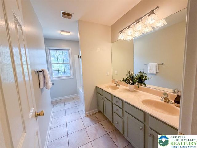 448 East Beil Avenue, Upper Nazareth Twp, PA 18064