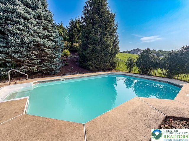 448 East Beil Avenue, Upper Nazareth Twp, PA 18064