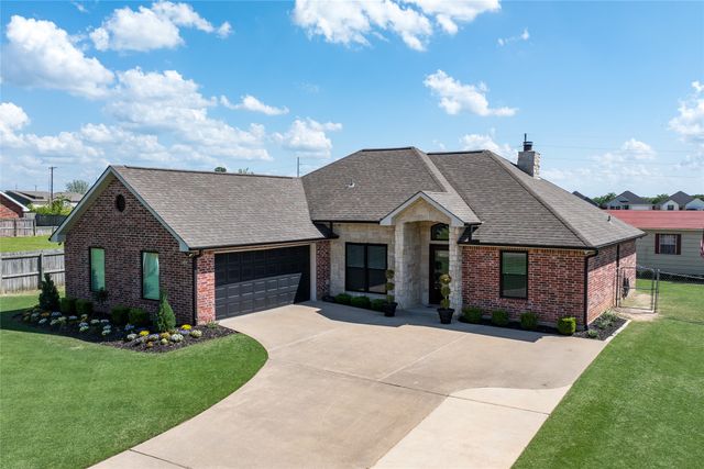 306 E Pine Street, Mabank, TX 75147