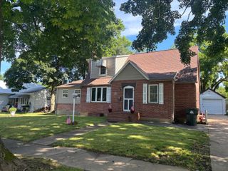 421 West College Street, Aurora, MO 65605