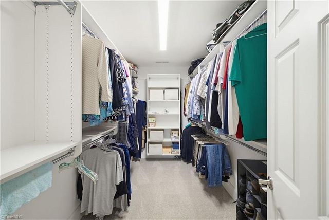 5242 Shoal Creek Lane, Winston-salem, NC 27106