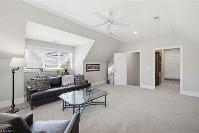 5242 Shoal Creek Lane, Winston-salem, NC 27106