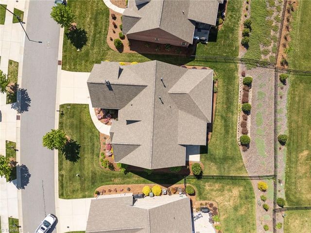 5242 Shoal Creek Lane, Winston-salem, NC 27106