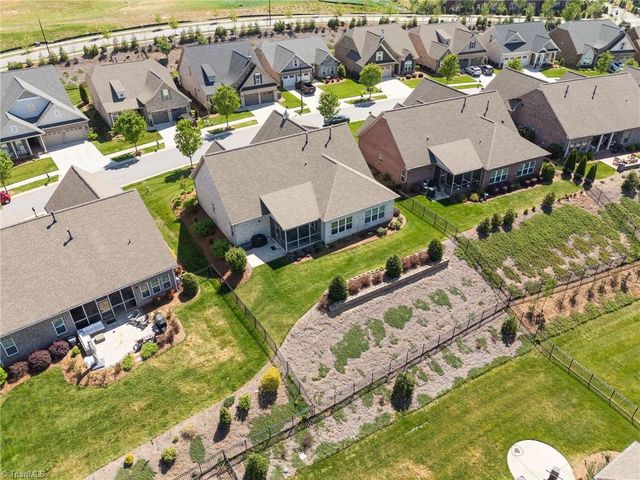 5242 Shoal Creek Lane, Winston-salem, NC 27106