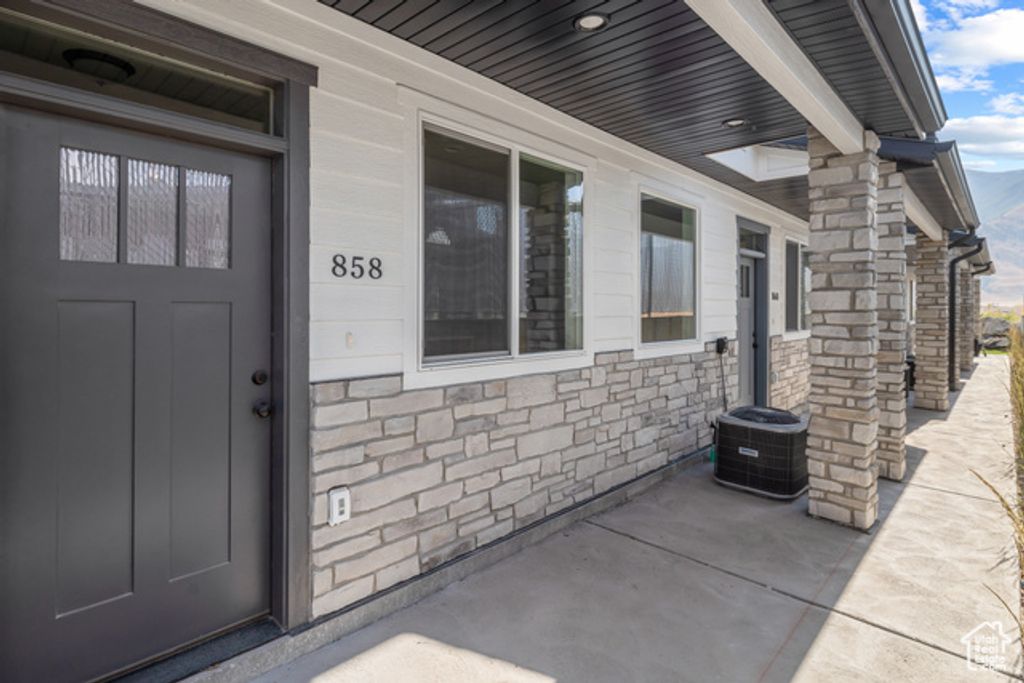 858 E 250 N, Hyrum, UT 84319