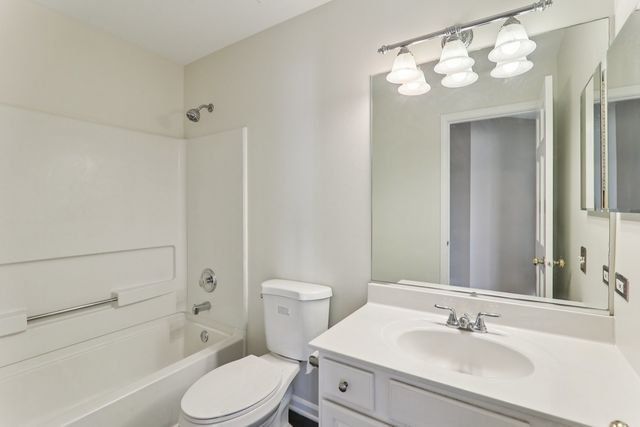 134 Arboretum Drive 134, Lombard, IL 60148