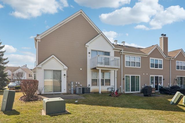 134 Arboretum Drive 134, Lombard, IL 60148