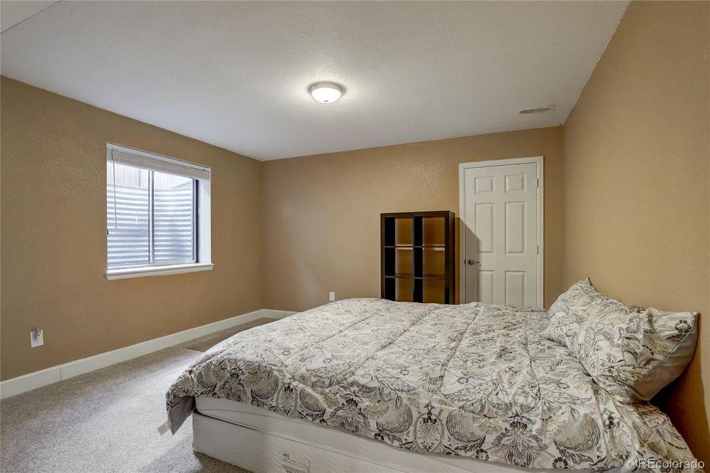 Image 24 of property listing at 3242 Windridge Circle, Highlands Ranch, CO 80126
